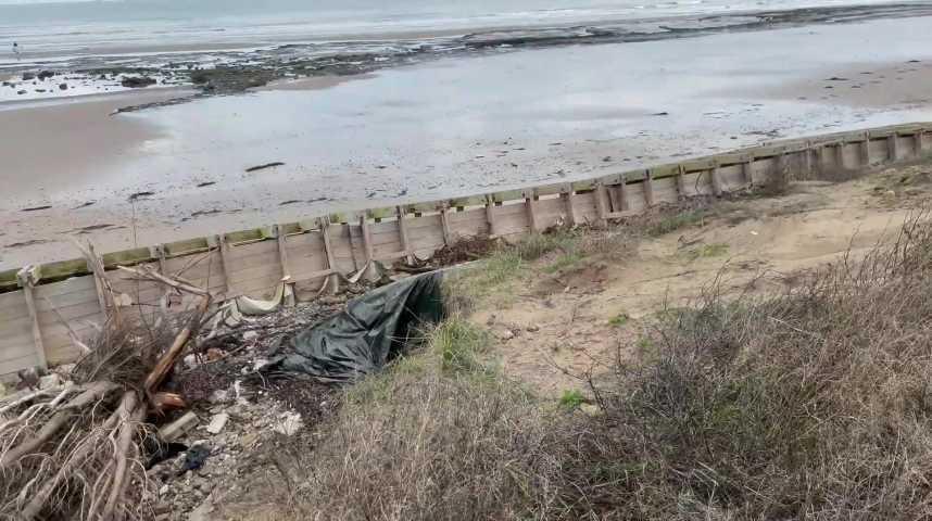 Entre Calais et Boulogne-sur-Mer Régis craint de voir la mer dévorer sa maison Entre Calais et Boulogne-sur-Mer Régis craint de voir la mer dévorer sa maison