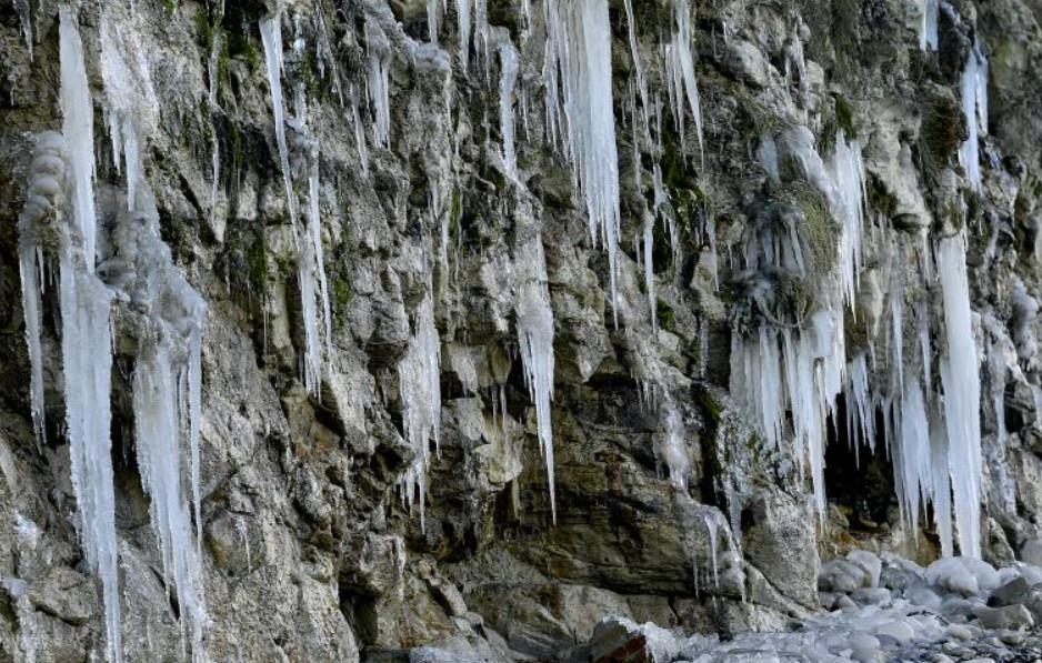 Stalactites et cascade de glace, le coup de froid qui s'abat sur la région est une aubaine pour les photographes Stalactites et cascade de glace, le coup de froid qui s'abat sur la région est une aubaine pour les photographes