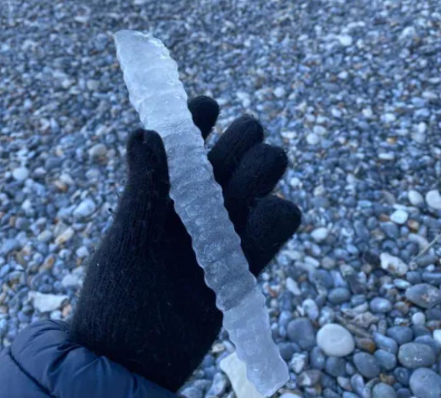 Stalactites et cascade de glace, le coup de froid qui s'abat sur la région est une aubaine pour les photographes Stalactites et cascade de glace, le coup de froid qui s'abat sur la région est une aubaine pour les photographes