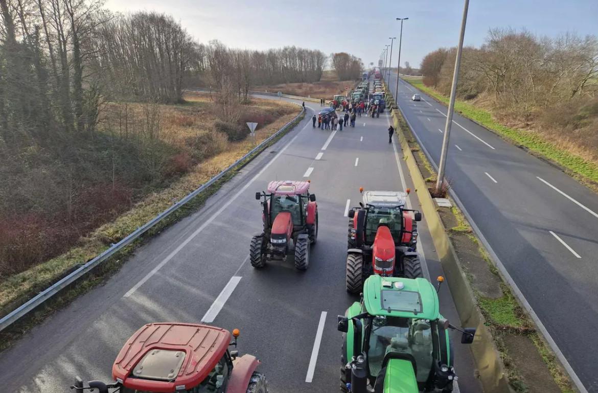 Une quarantaine de tracteurs à Peuplingues, les agriculteurs se mobilisent Une quarantaine de tracteurs à Peuplingues, les agriculteurs se mobilisent