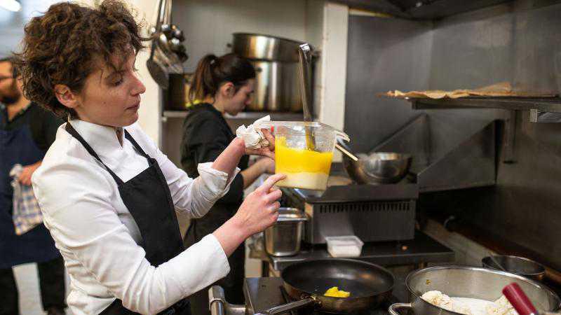Audresselles : Solène Elliott à la tête de la cuisine de La Plage défend «une cuisine spontanée»