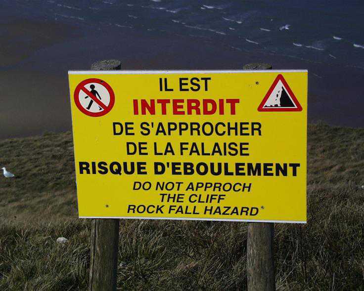 Au cap Blanc-Nez, des touristes prennent un sentier interdit en bord de falaises malgré le risque d’éboulement