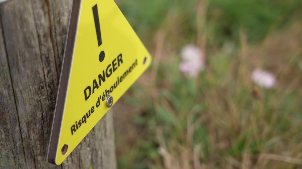 "Ça fait partie du risque des réseaux sociaux" : un bunker à flanc de falaise attire les curieux et inquiètent les élus "Ça fait partie du risque des réseaux sociaux" : un bunker à flanc de falaise attire les curieux et inquiètent les élus