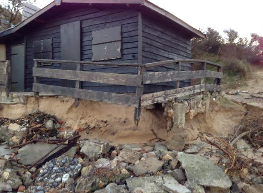 Digue Tempette Dec 2013 chalet entree plage 10