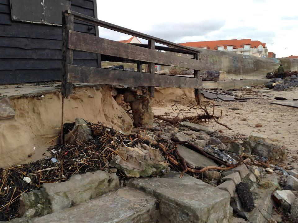 Digue Tempette Dec 2013 chalet entree plage 20