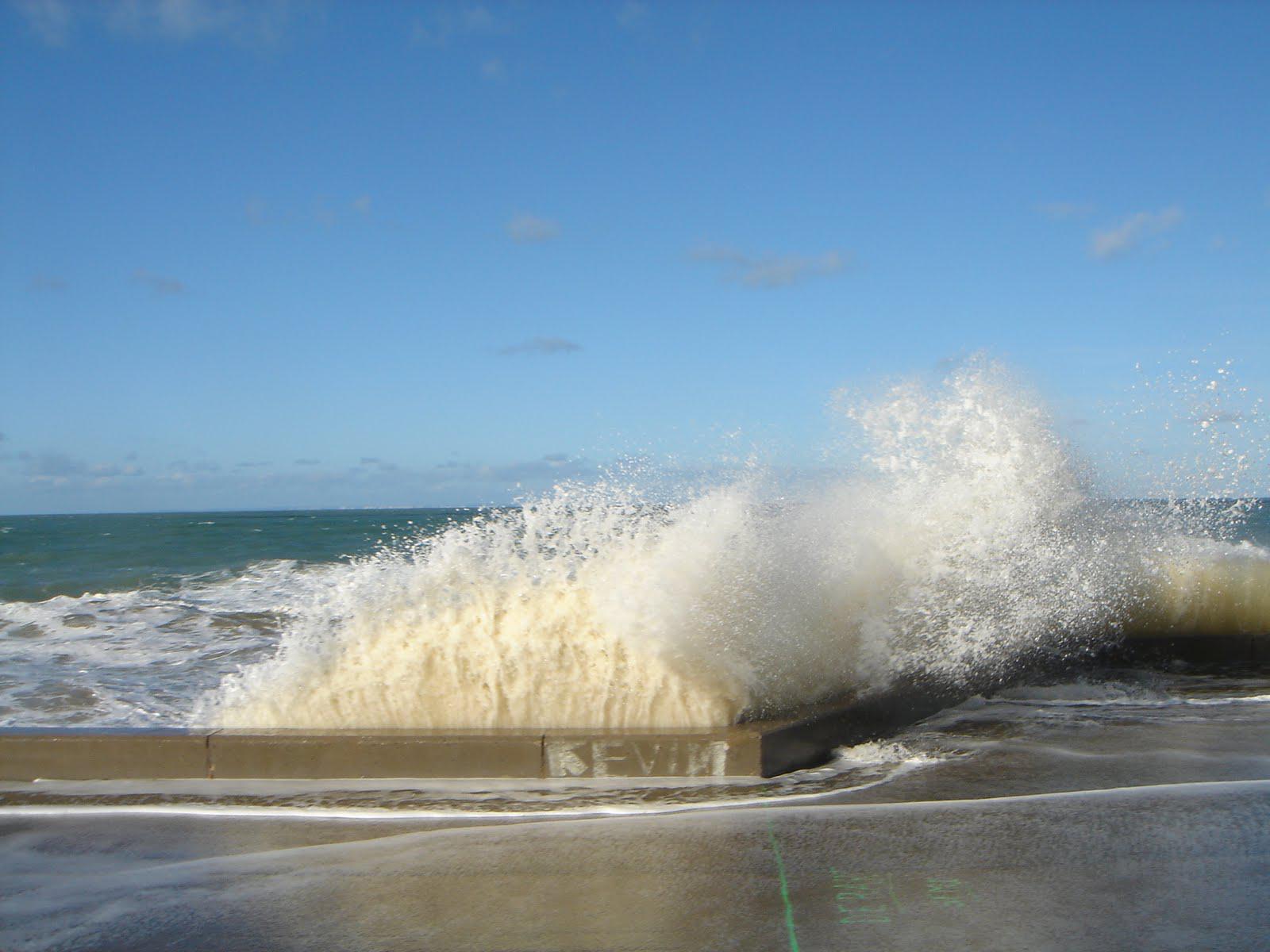 digue vague 06