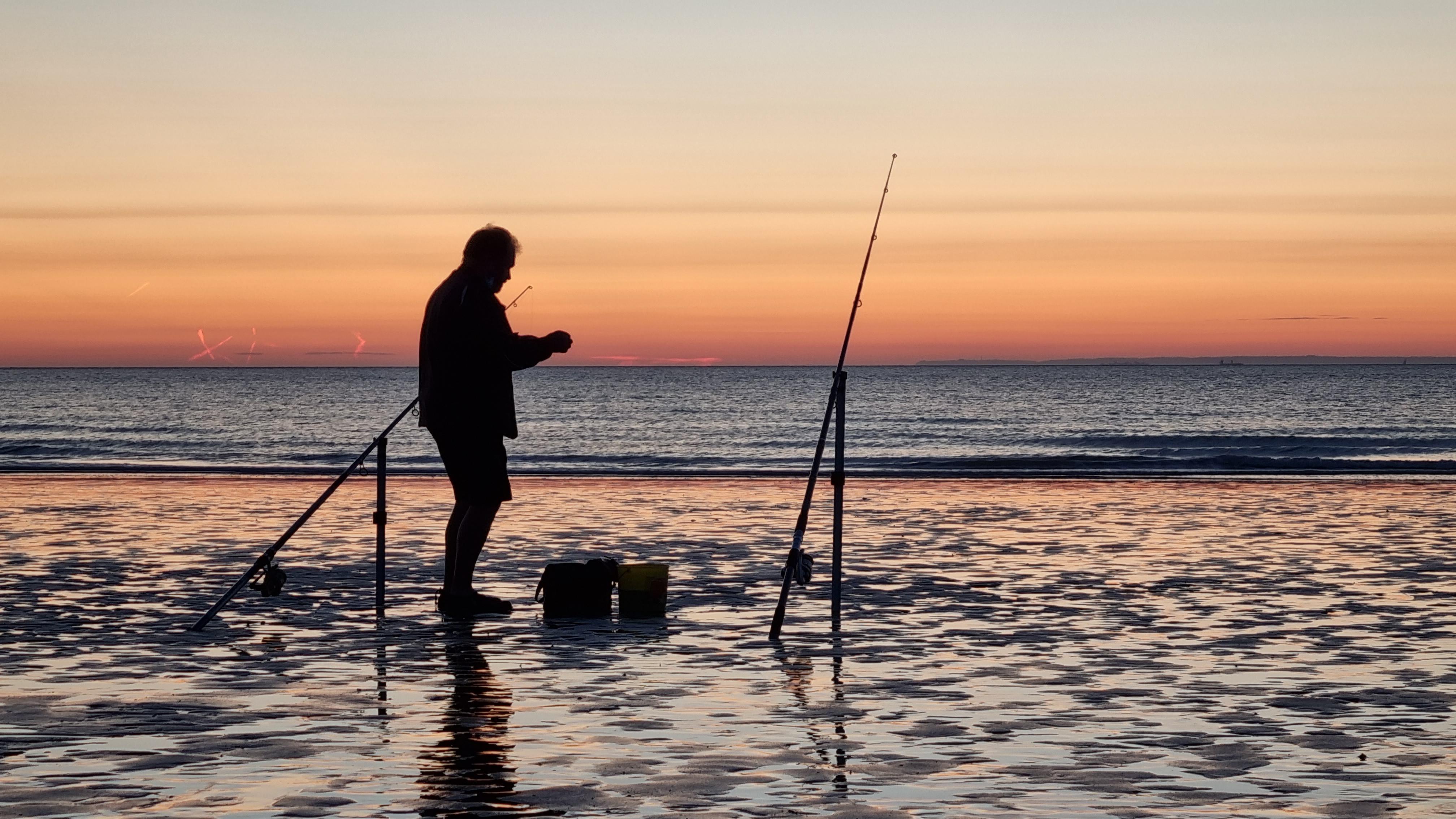 Pêcheur au soleil couchant 