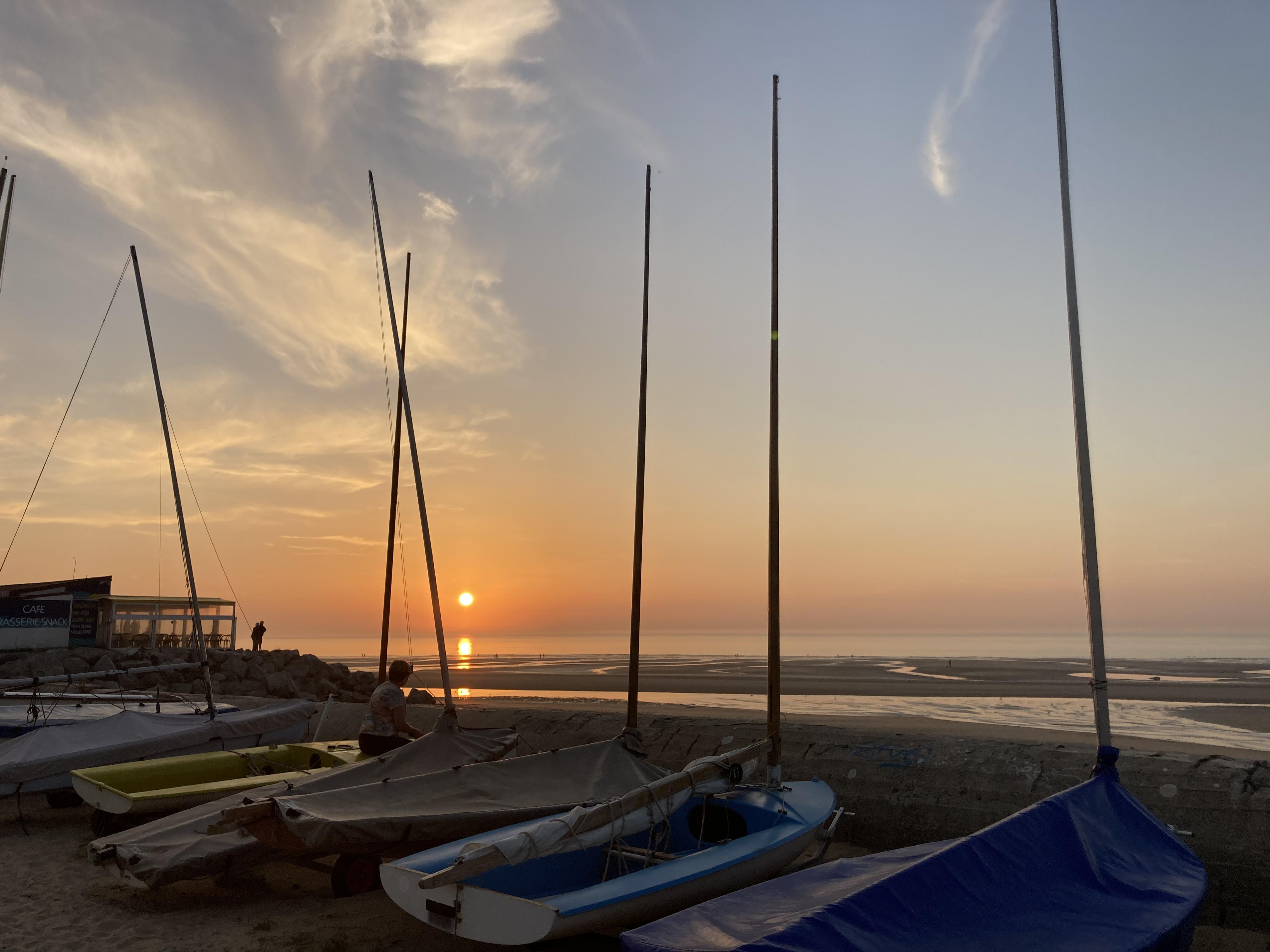 Coucher de soleil et bateaux 