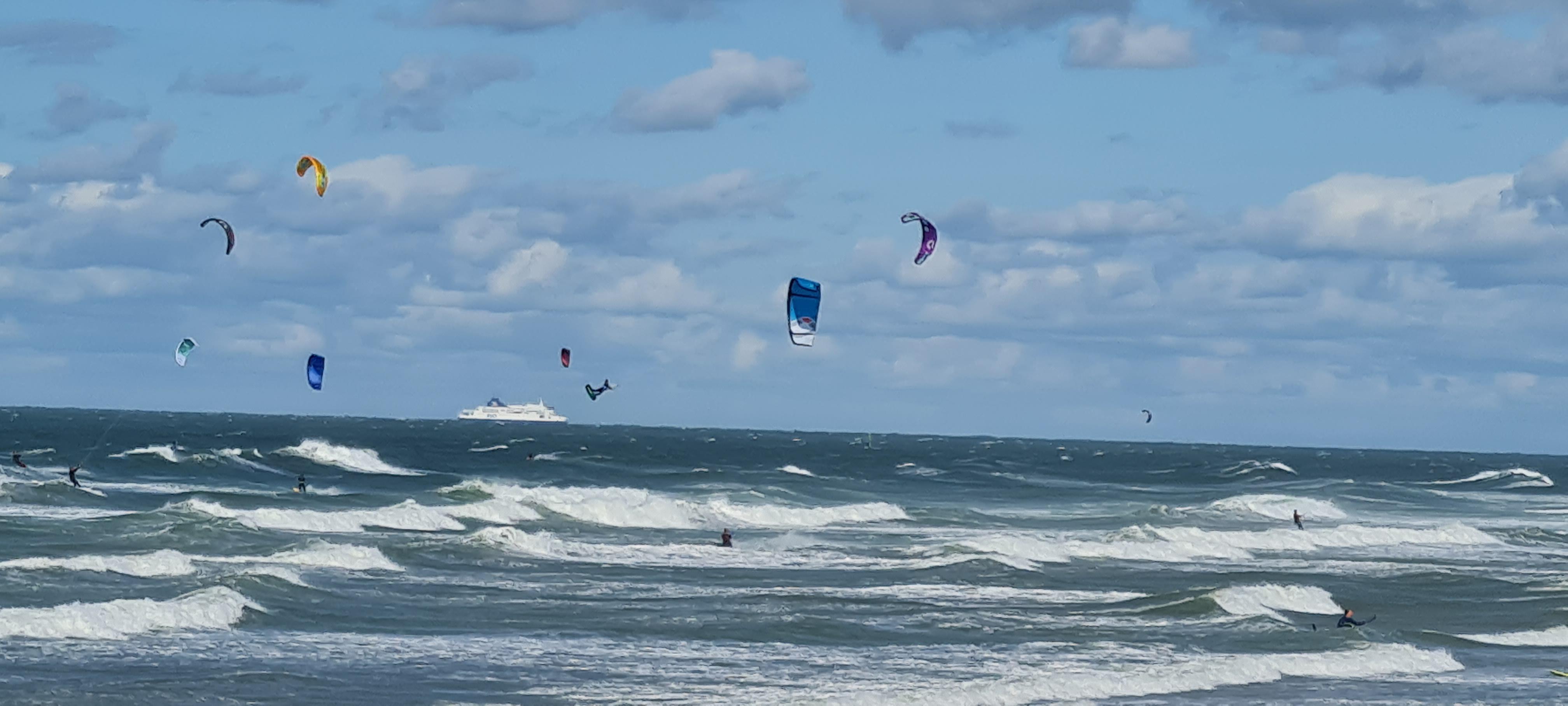 Le vent,les vagues,la plage de Wissant est le paradis des windsurfeurs