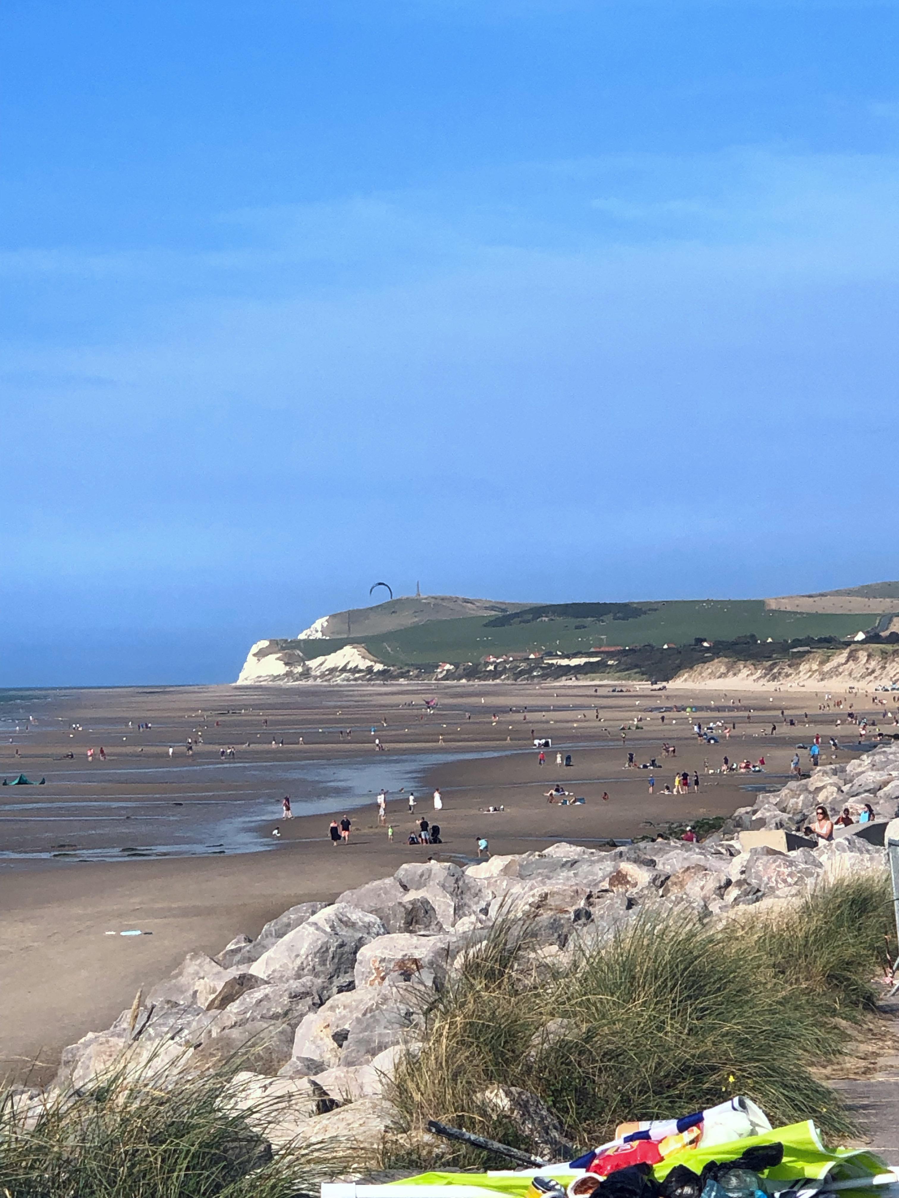 La plage de Wissant avec au loin le Blanc Nez