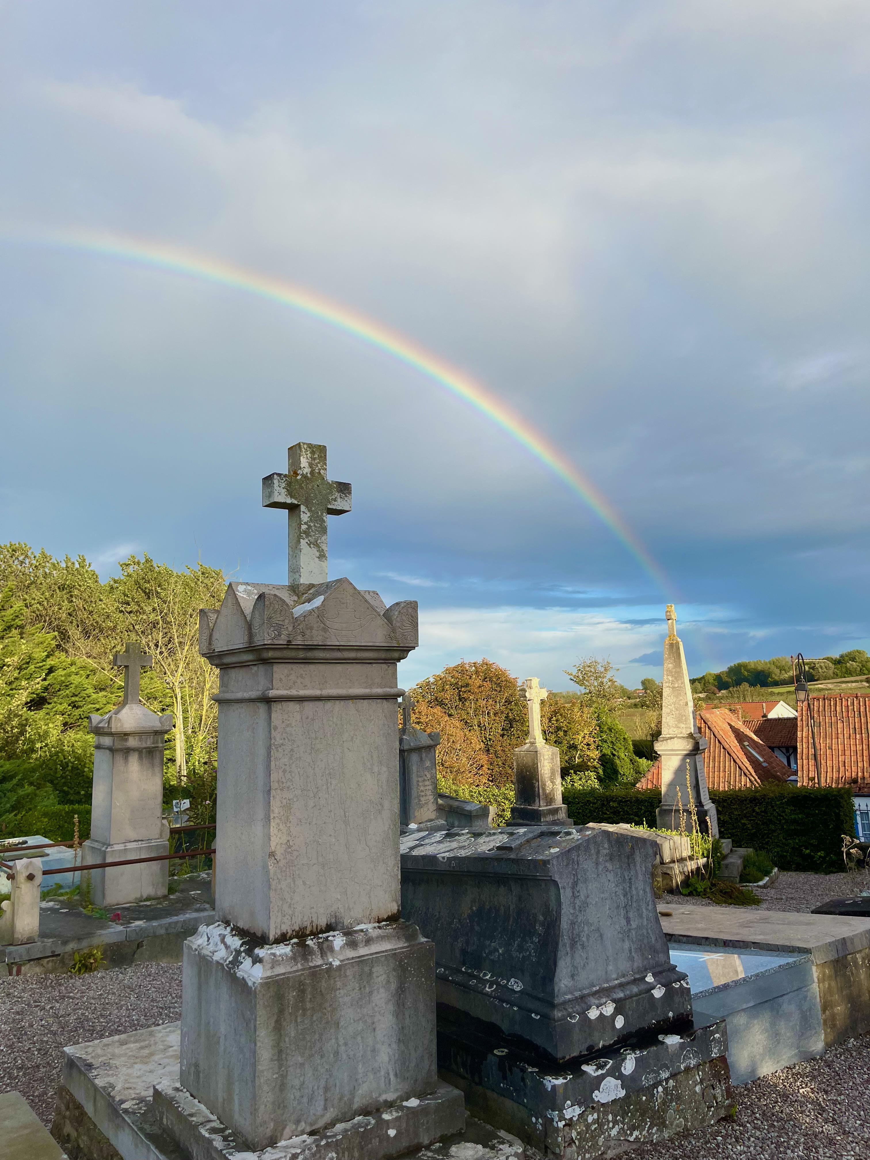 De la tombe jaillit la vie