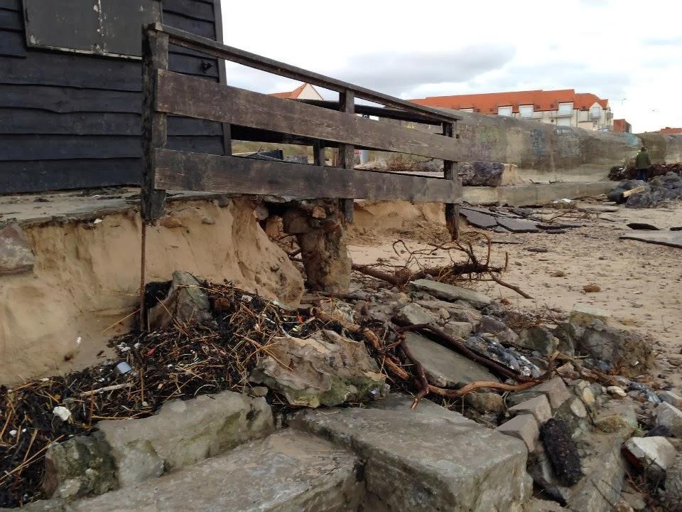 Digue Tempette Dec 2013 chalet entree plage 20