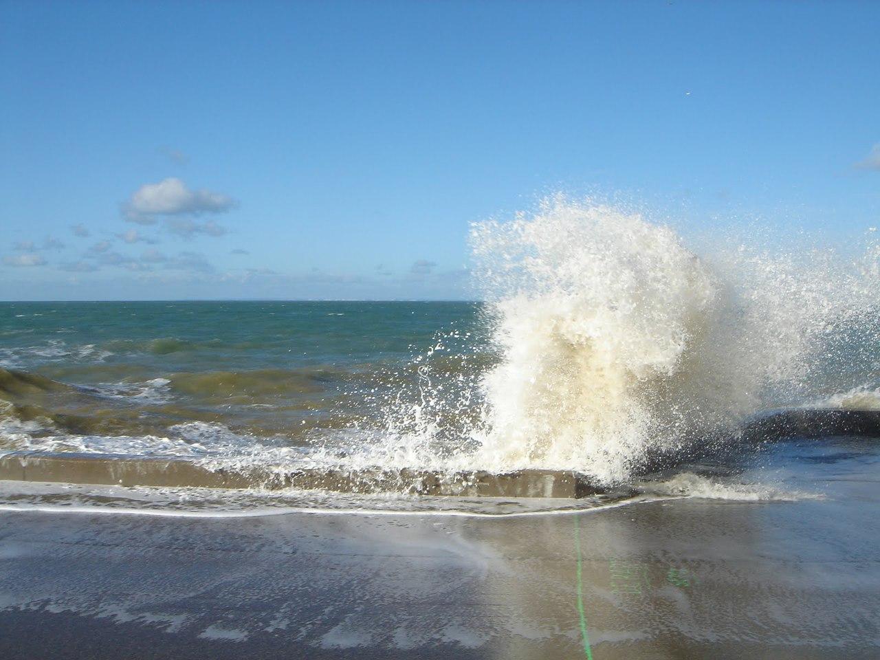 digue vague 10