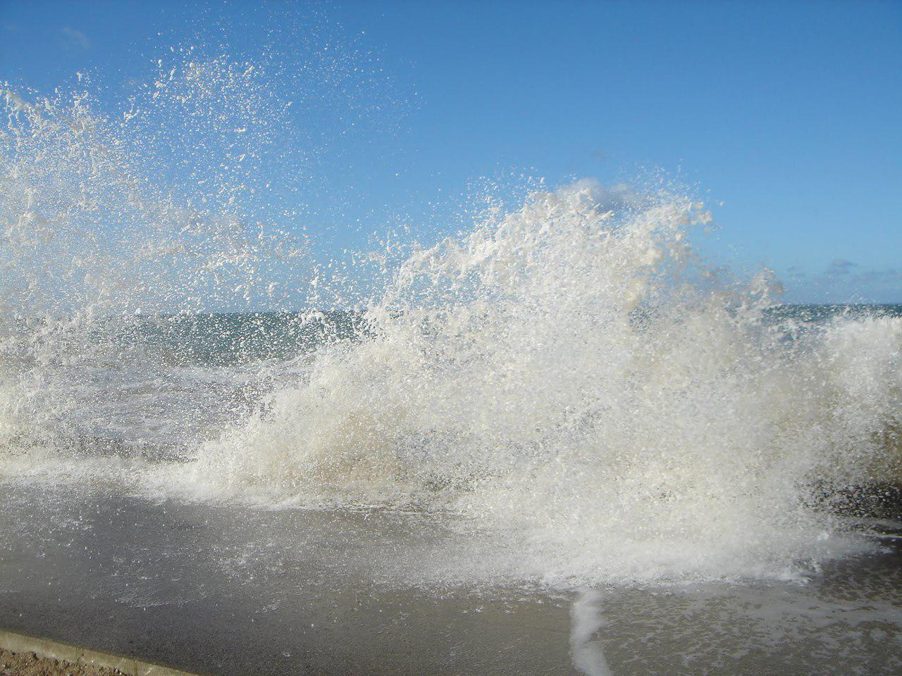 digue vague 11