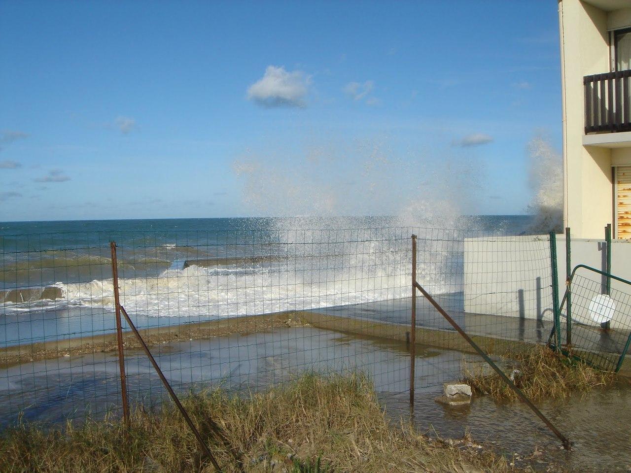digue vague 18