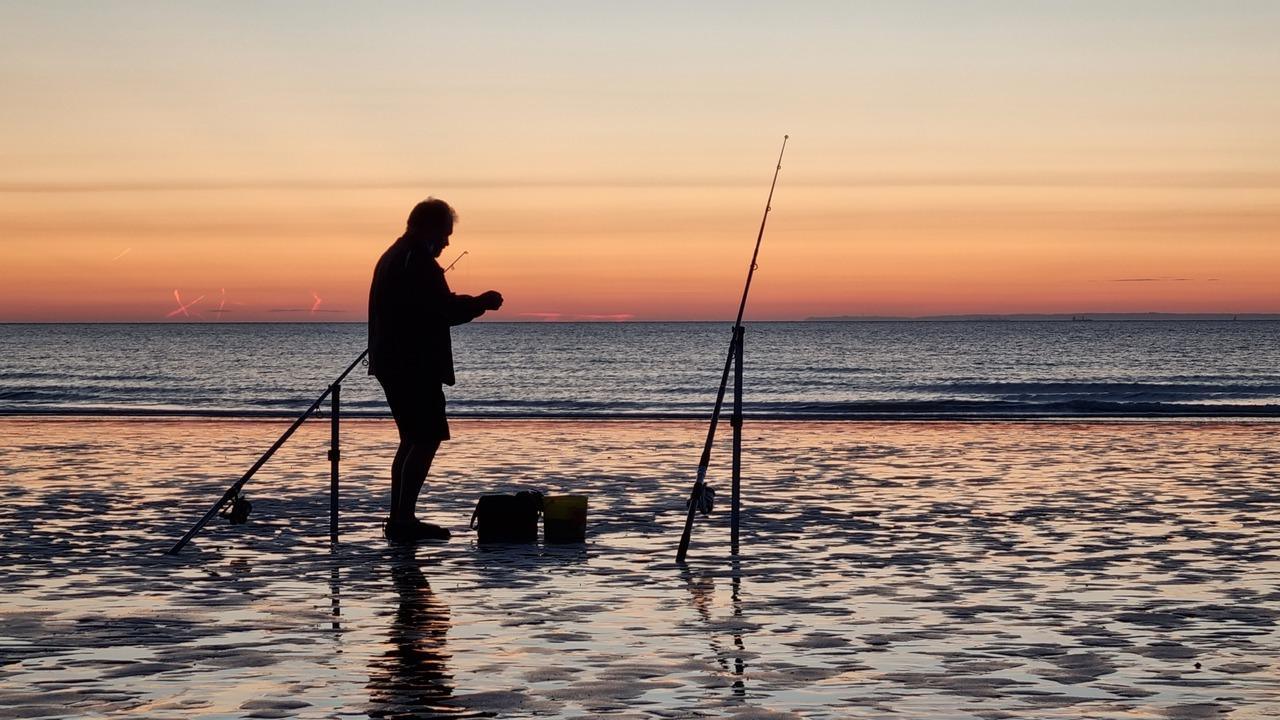 Pêcheur au soleil couchant 