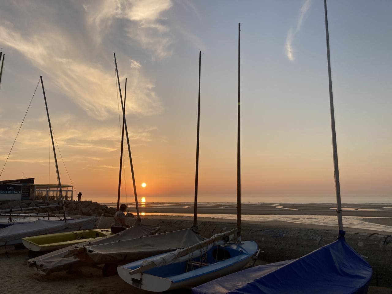 Coucher de soleil et bateaux 