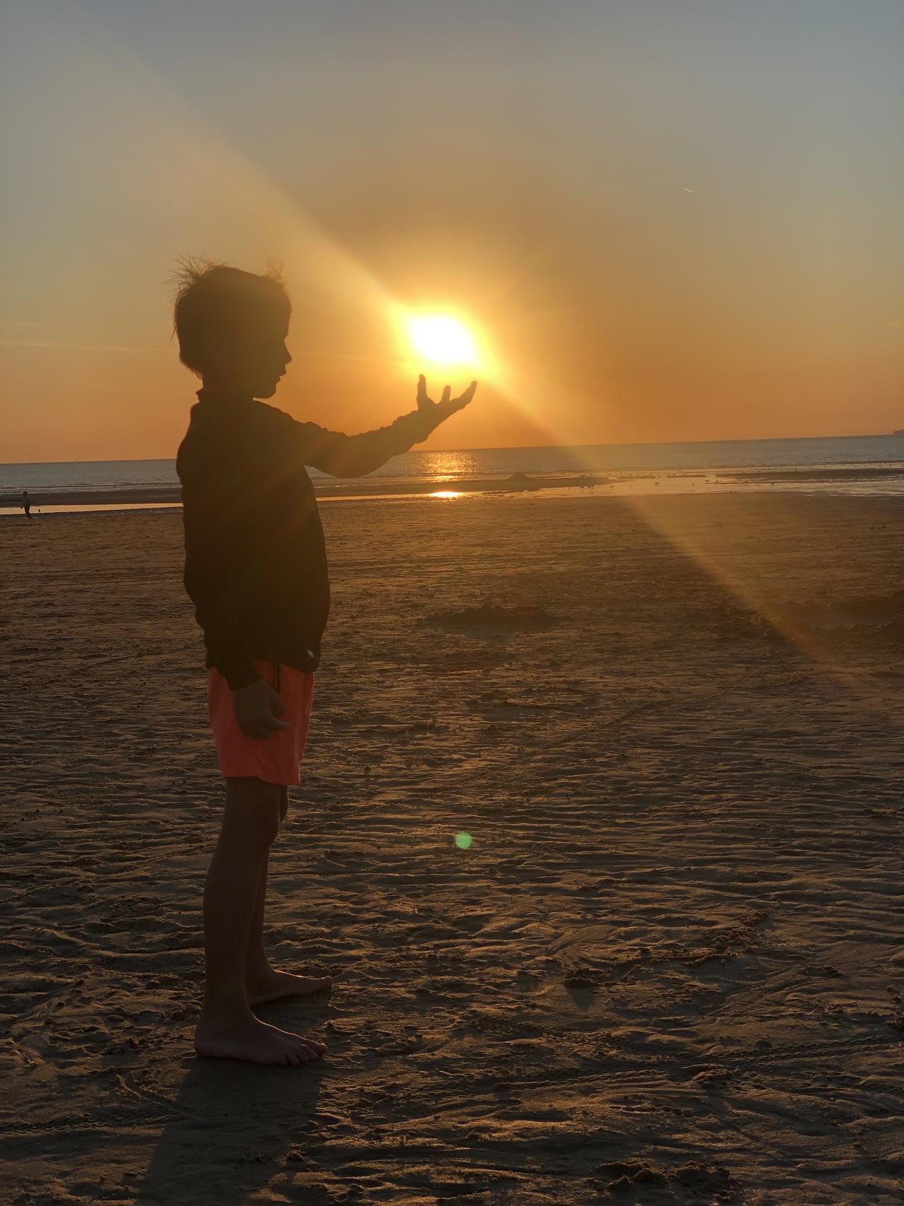 Si le soleil de Wissant disparaît quelque fois, c’est parce qu’un enfant l’a emporté dans son cœur. 