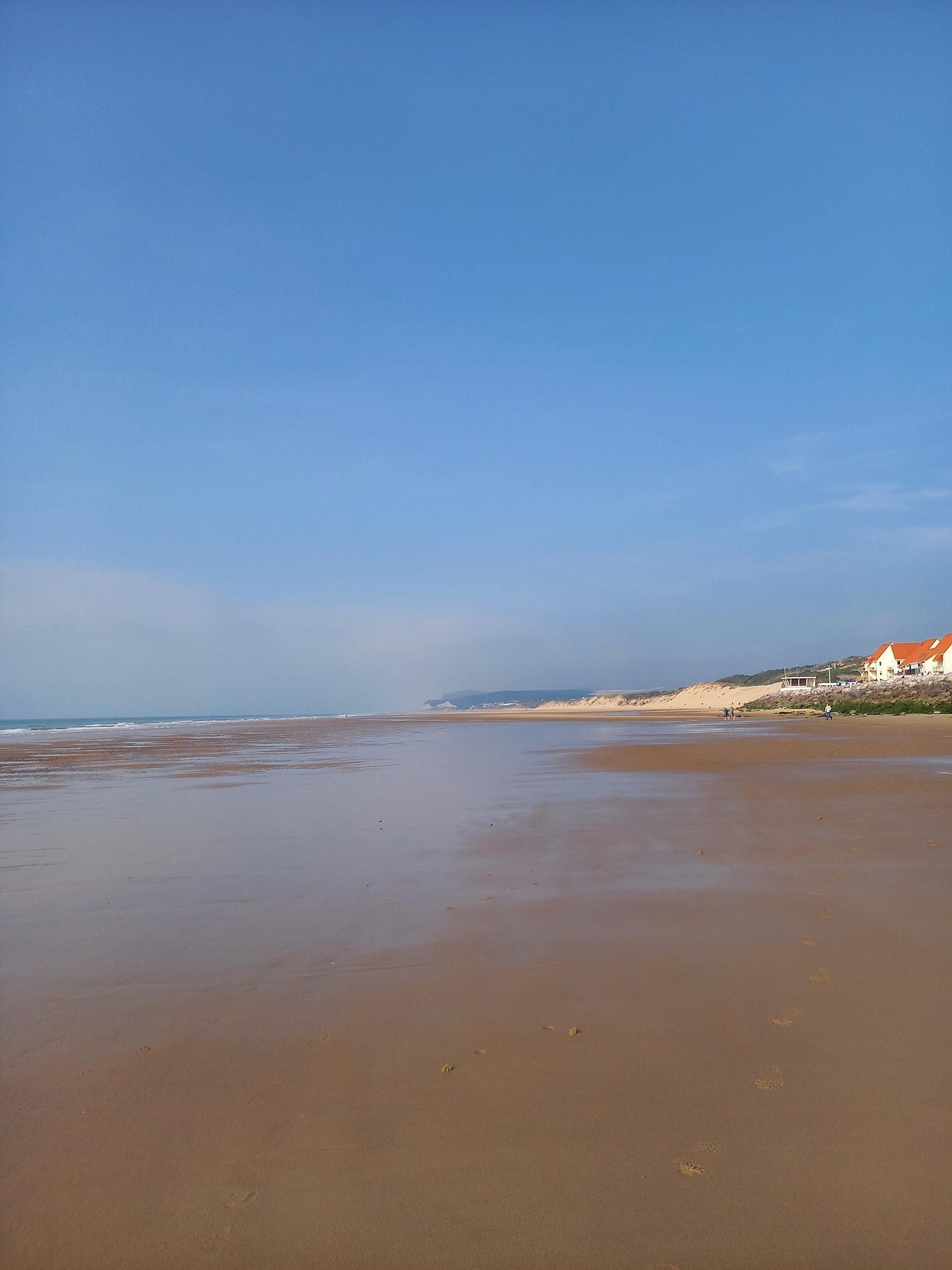 Plage de Wissant. Au fond Cap Blanc-Nez