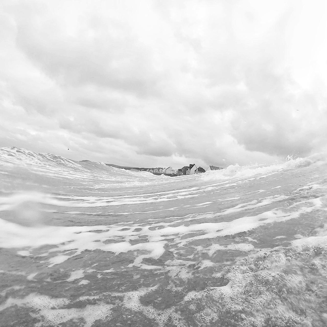 Dans les vagues