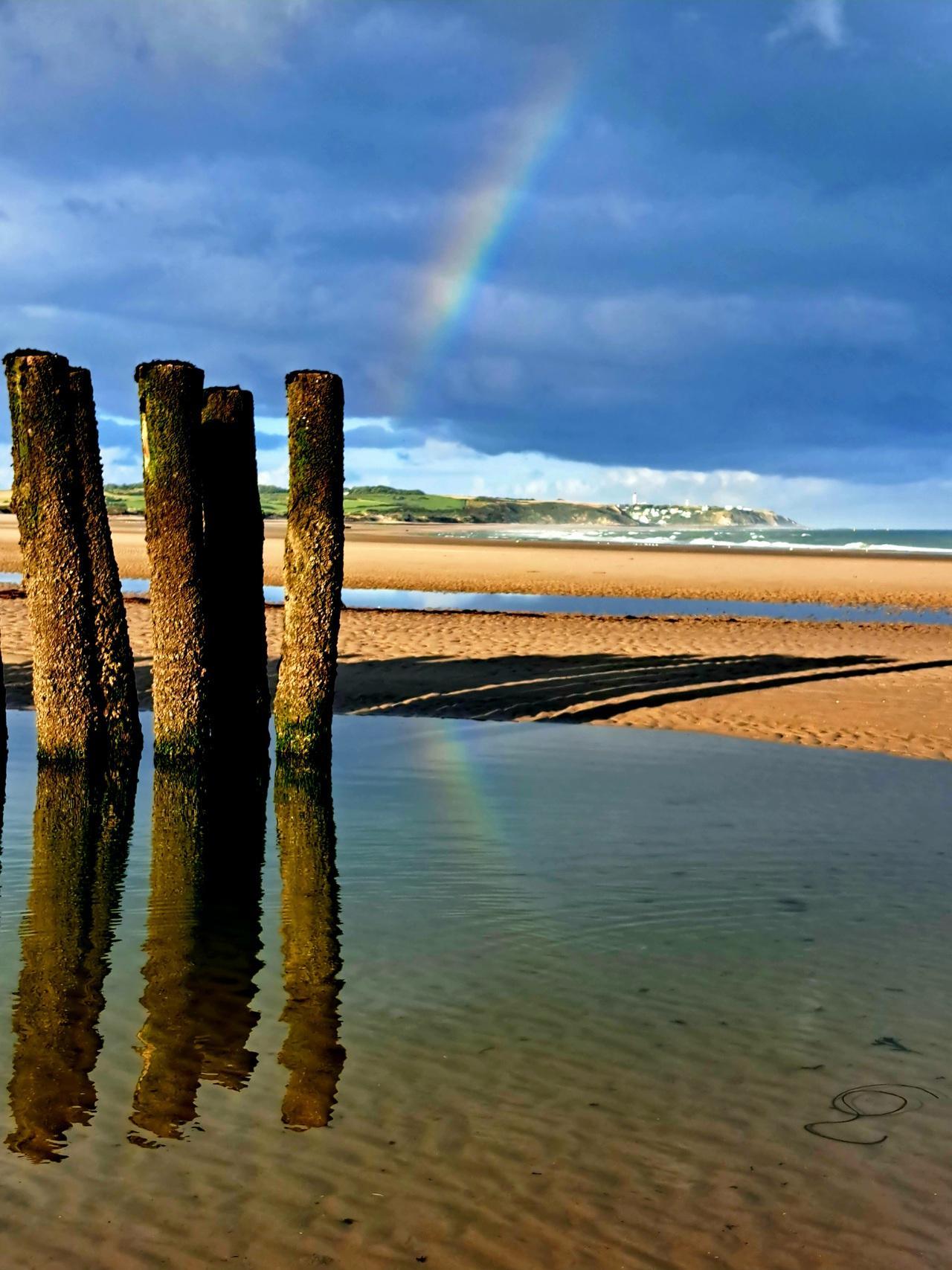 4711393-pille-gille-quand-un-arc-en-ciel-donne-de-la-couleur-a-wissant
