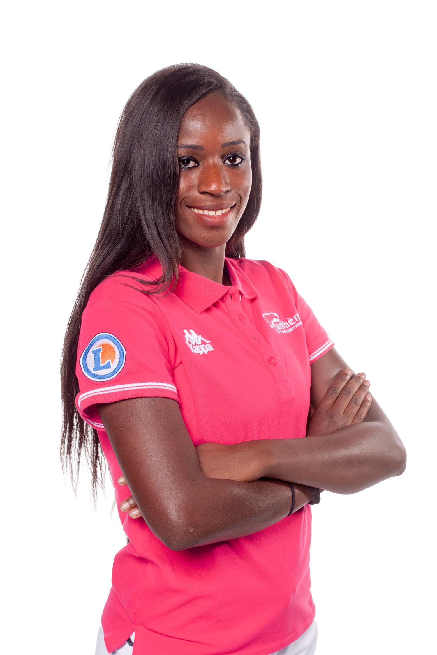 Tf1 L Internationale Senegalaise De Hand Hadja Cisse A L Affiche De L Emission Koh Lanta