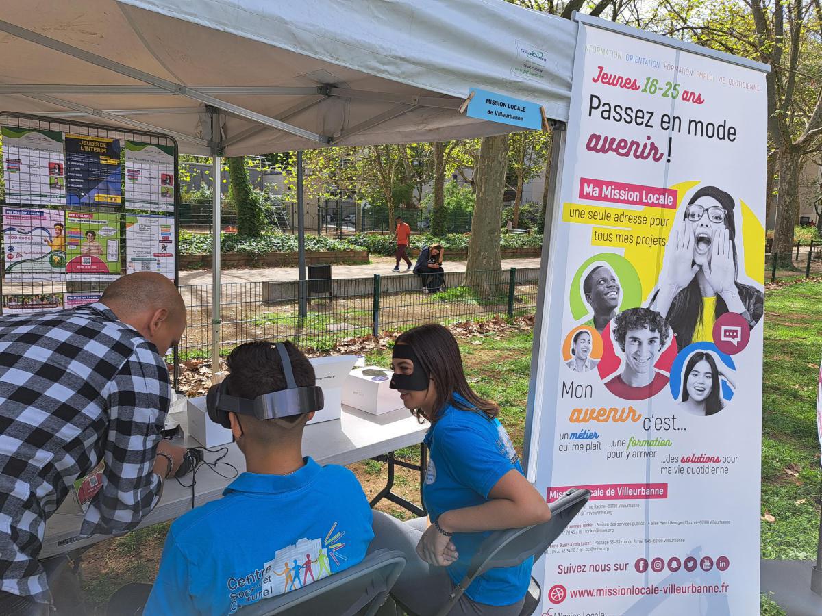 La Mission Locale à la Biennale des associations Charpennes Tonkin La Mission Locale à la Biennale des associations Charpennes Tonkin