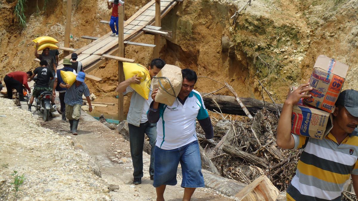 Pelayanan Tanggap Bencana untuk Gempa Mentawai Pelayanan Tanggap Bencana untuk Gempa Mentawai