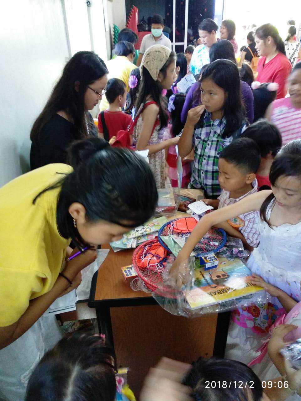 Acara Tukar Kupon Anak-Anak Rumah Kasih Acara Tukar Kupon Anak-Anak Rumah Kasih