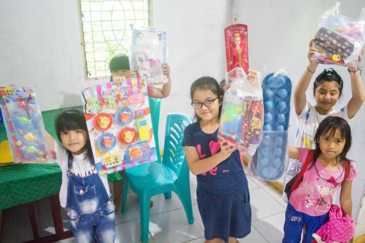 Acara Tukar Kupon Anak-Anak Rumah Kasih Acara Tukar Kupon Anak-Anak Rumah Kasih