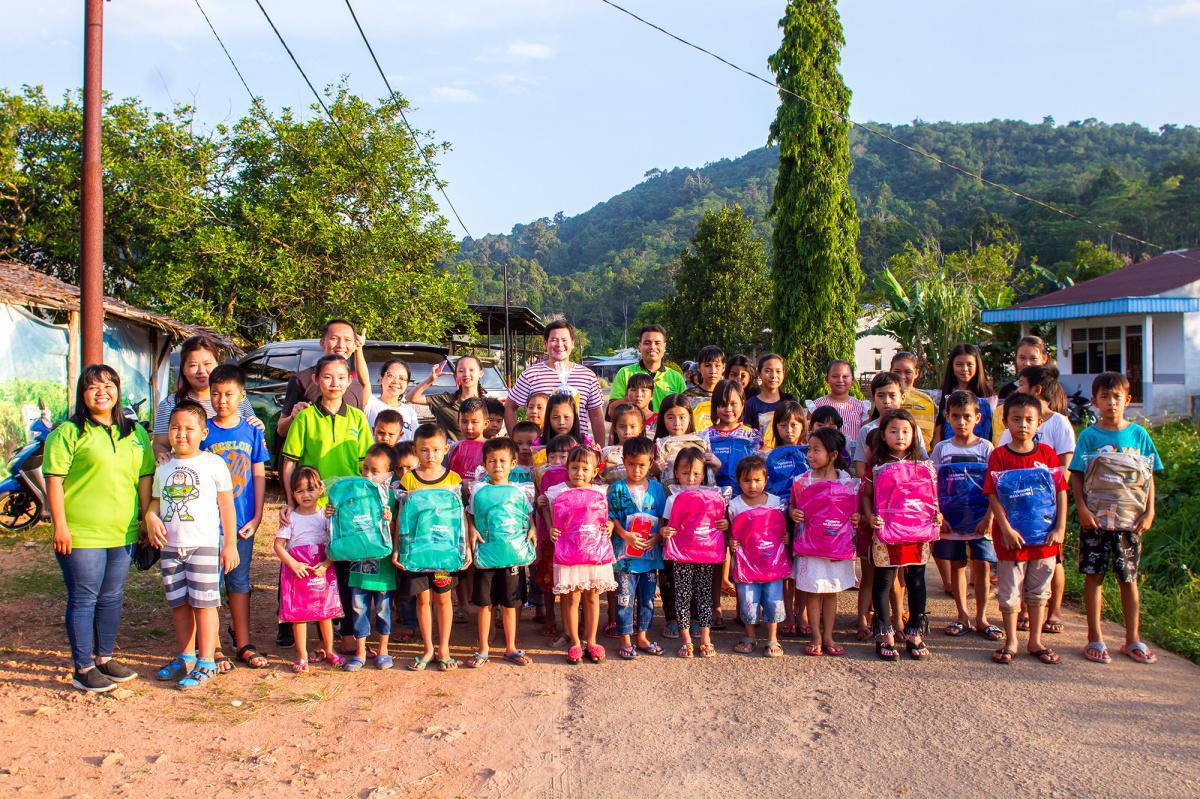 Pembagian Hadiah Kenaikan Kelas Anak Rumah Kasih dan Rumah Ceria Pontianak dan Singkawang Pembagian Hadiah Kenaikan Kelas Anak Rumah Kasih dan Rumah Ceria Pontianak dan Singkawang