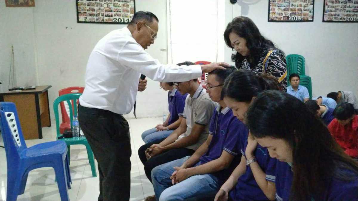 Kunjungan Pdt. Julius Ishak ke Rumah Kasih dan Rumah Ceria Pontianak Kunjungan Pdt. Julius Ishak ke Rumah Kasih dan Rumah Ceria Pontianak