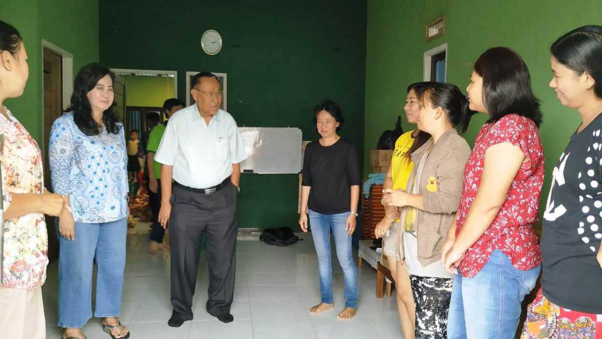 Kunjungan Pdt. Julius Ishak ke Rumah Kasih dan Rumah Ceria Pontianak Kunjungan Pdt. Julius Ishak ke Rumah Kasih dan Rumah Ceria Pontianak