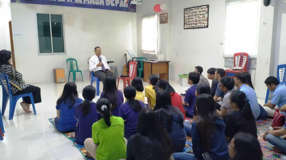Kunjungan Pdt. Julius Ishak ke Rumah Kasih dan Rumah Ceria Pontianak Kunjungan Pdt. Julius Ishak ke Rumah Kasih dan Rumah Ceria Pontianak