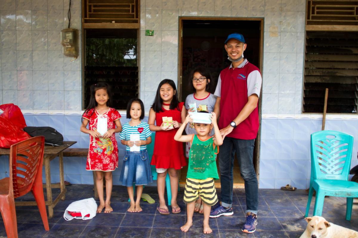 Digerakkan oleh Belas Kasih (Pelayanan Tanggap Bencana Asap Kalimantan Barat) Digerakkan oleh Belas Kasih (Pelayanan Tanggap Bencana Asap Kalimantan Barat)