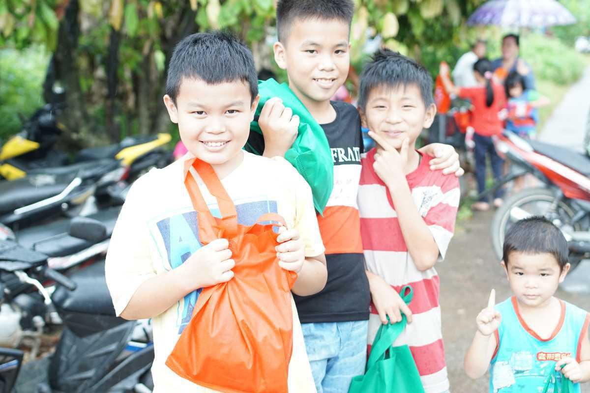 Sambut Natal, Yayasan Sungai Kasih Bagikan 2000 Bingkisan Sambut Natal, Yayasan Sungai Kasih Bagikan 2000 Bingkisan