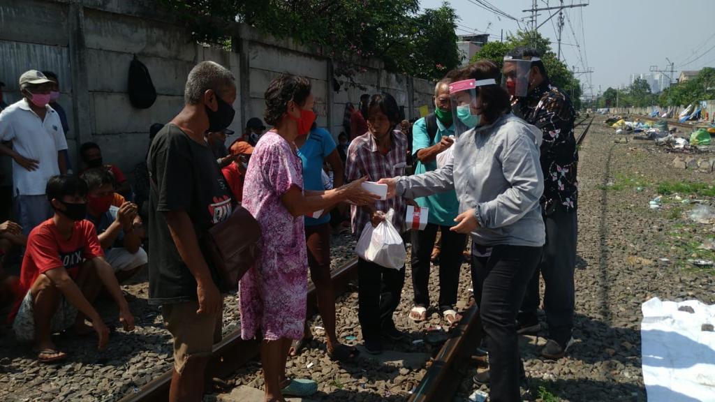 Pelayanan di Rel Kereta Api Jakarta Pelayanan di Rel Kereta Api Jakarta