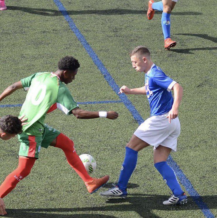 RENOVACIÓN DE 4 JUGADORES DEL EQUIPO DE TERCERA DIVISIÓN RENOVACIÓN DE 4 JUGADORES DEL EQUIPO DE TERCERA DIVISIÓN