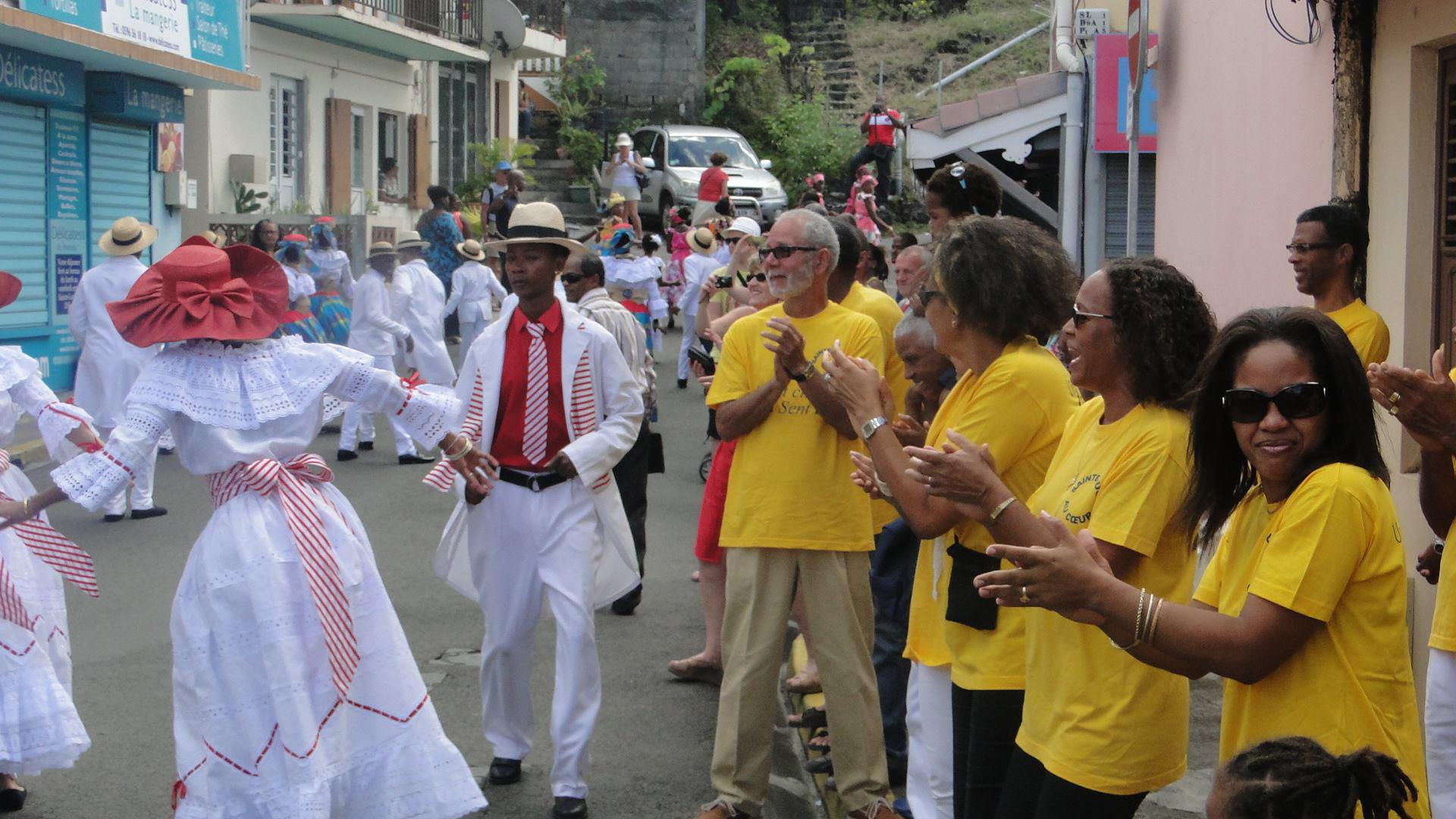 Bras Dessus Bras Dessous Le Mariage De La Carpe Et Du Lapin