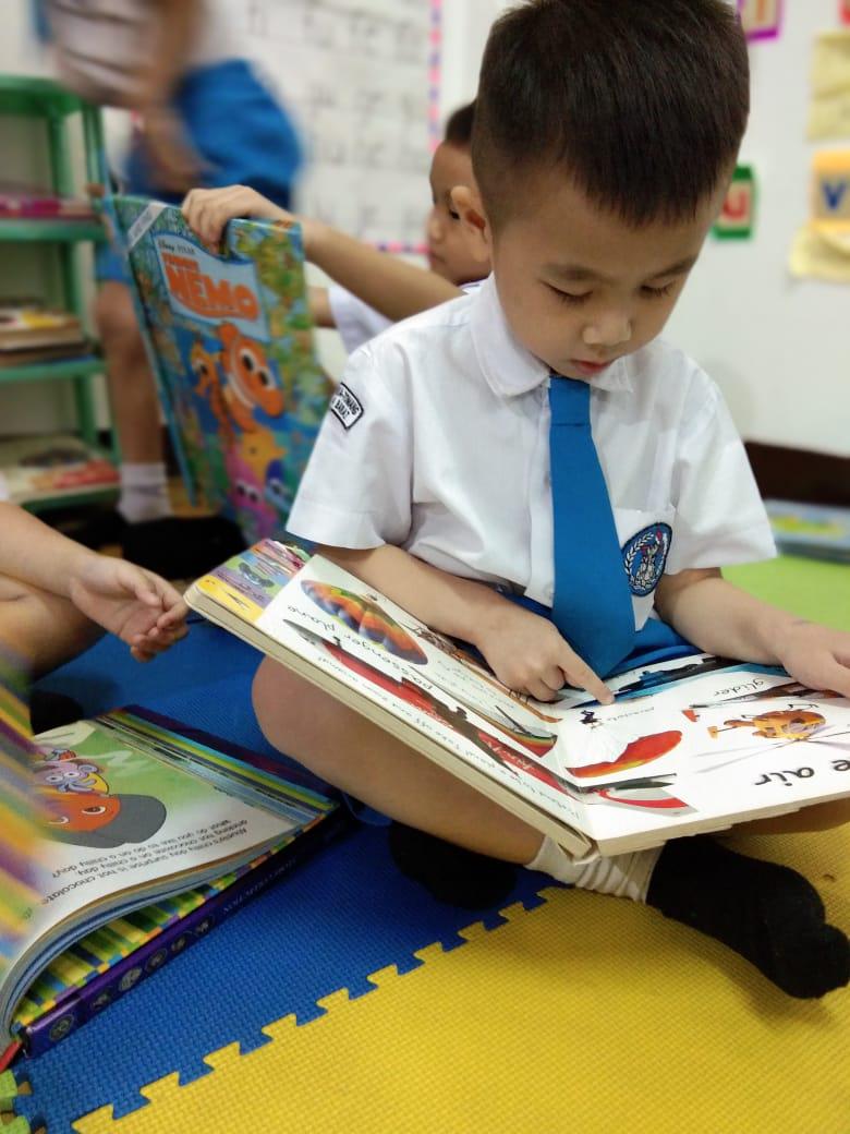 Siswa TK A mulai gemar baca buku