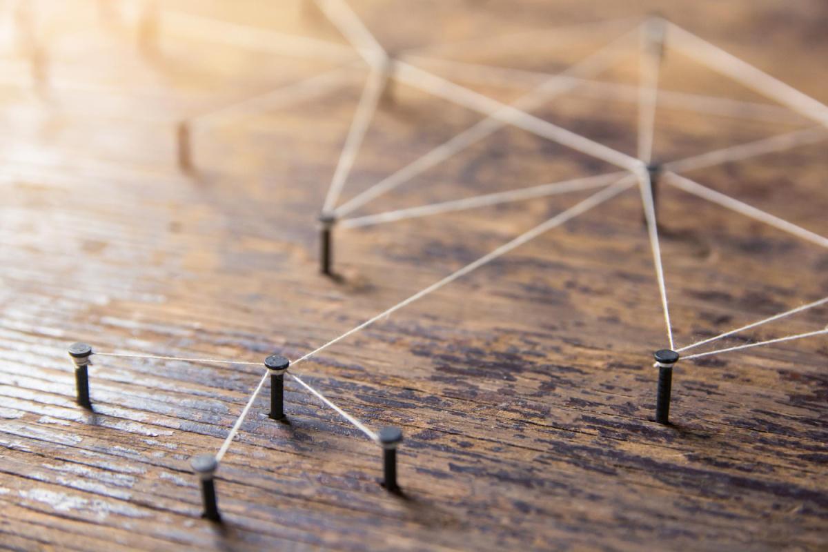 I sei gradi di separazione: davvero siamo tutti connessi da solo sei passaggi? La sorprendente verità dietro la teoria virale! I sei gradi di separazione: davvero siamo tutti connessi da solo sei passaggi? La sorprendente verità dietro la teoria virale!