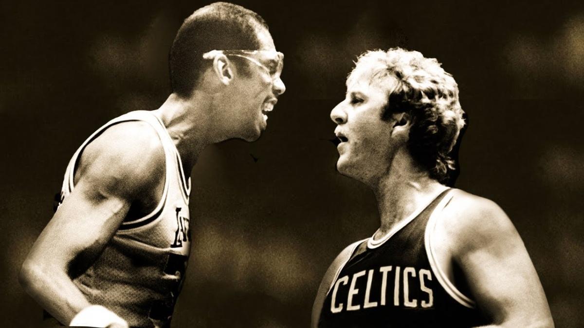 Kareem Abdul-Jabbar vs Larry Bird: il duello eterno che accese l'NBA degli anni ’80 Kareem Abdul-Jabbar vs Larry Bird: il duello eterno che accese l'NBA degli anni ’80