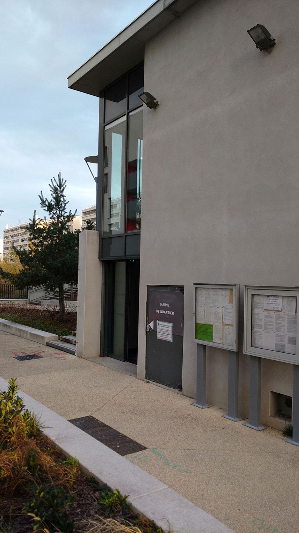 Entrée de la Mission Locale - Maison des services publics de Vénissy