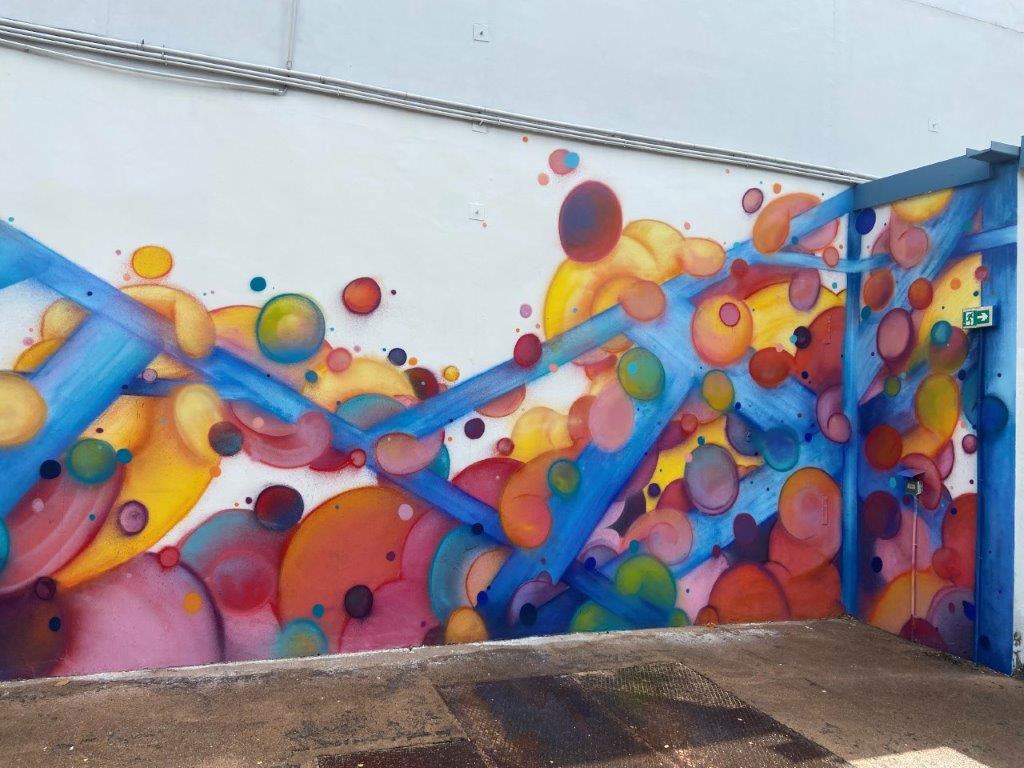 Fresque Bizarre ! - Jeunes du dispositif CEJ avec l'artiste OSRU