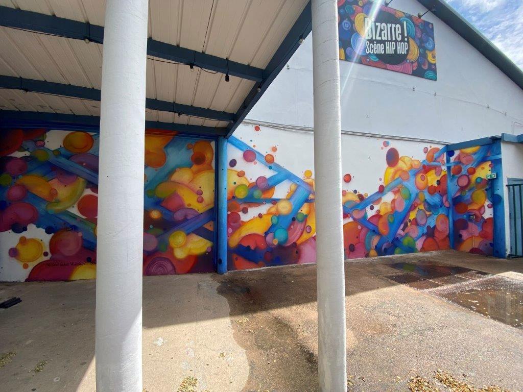Fresque Bizarre ! - jeunes du dispositif CEJ avec l'artiste OSRU