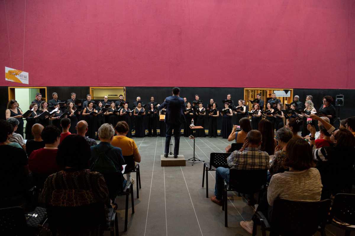 Coro da Osesp se apresenta no Instituto Tomie Ohtake dentro do projeto Coro na Capital