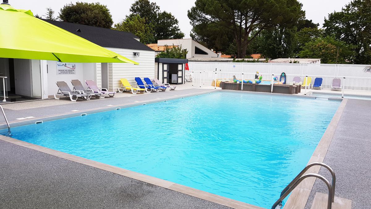 PISCINE CHAUFFEE - NON-SURVEILLEE. PISCINE CHAUFFEE - NON-SURVEILLEE.