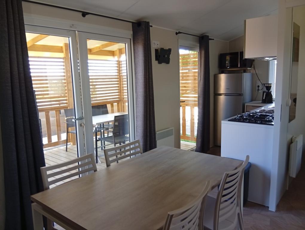 MOBIL-HOMES. 6 personnes. 3 chambres. MOBIL-HOMES. 6 personnes. 3 chambres.