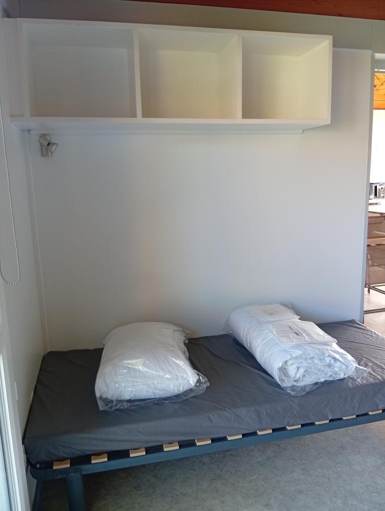 CHALET. 5 personnes. " familles". 1 chambre avec 1 lit 140 + 1 chambre avec 2 lits 80 superposés et 1 lit simple 80. CHALET. 5 personnes. " familles". 1 chambre avec 1 lit 140 + 1 chambre avec 2 lits 80 superposés et 1 lit simple 80.