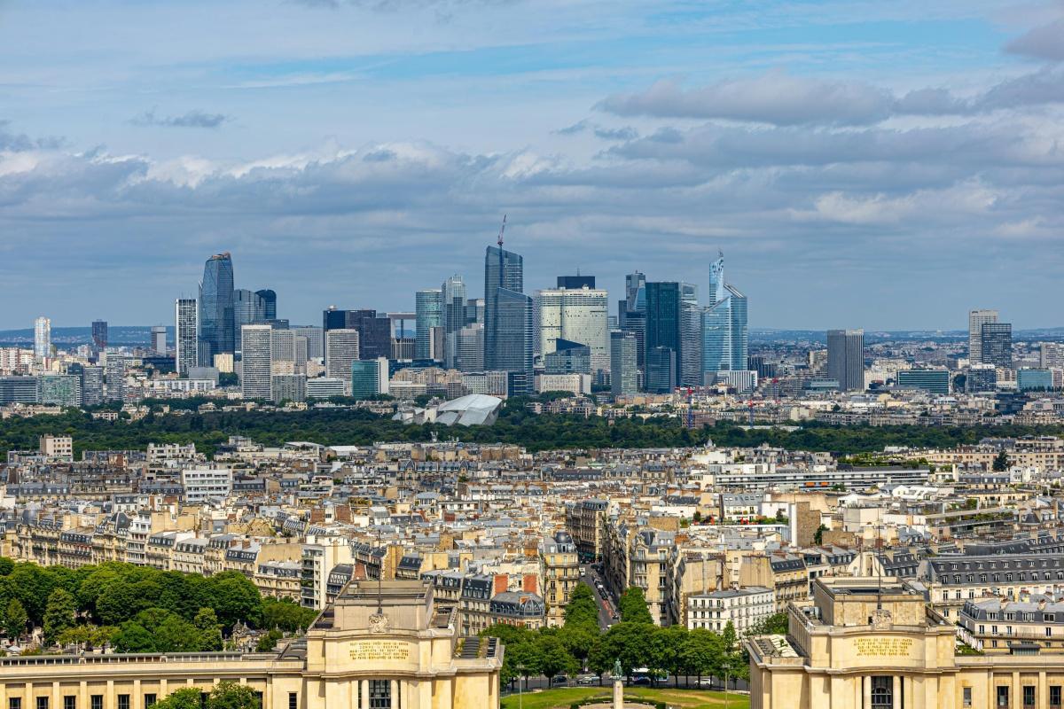 Investir aux États-Unis ou en Europe : Où placer ses liquidités en 2025 ?